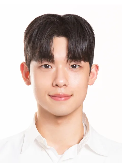 20대 남성 고객이 AI 증명사진 제작에 사용한 일상 사진 (2번째 사진)