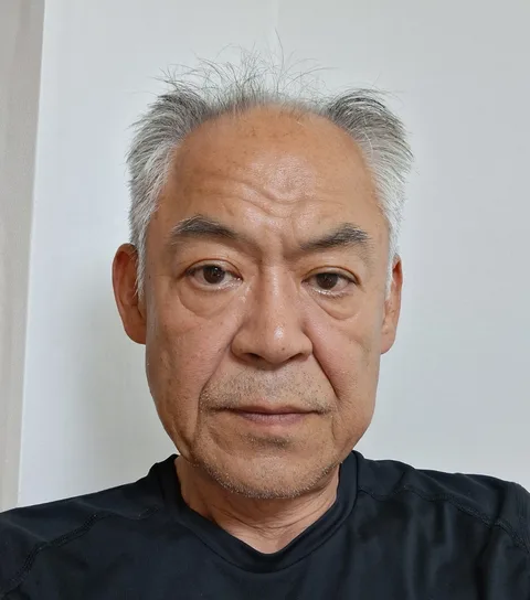 50대 이상 남성 고객이 AI 증명사진 제작에 사용한 일상 사진 (2번째 사진)