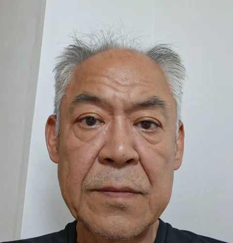 50대 이상 남성 고객이 AI 증명사진 제작에 사용한 일상 사진 (3번째 사진)