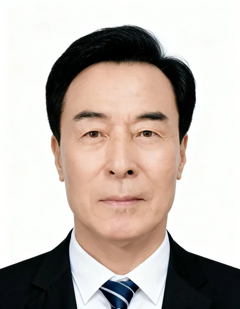 50대 이상 남성 고객의 인핸즈 AI 증명사진 제작 결과 (1번째 사진)