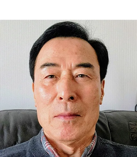 50대 이상 남성 고객이 AI 증명사진 제작에 사용한 일상 사진 (2번째 사진)