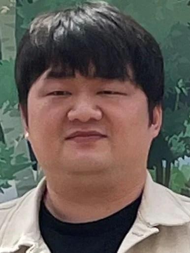 30대 남성 고객이 AI 증명사진 제작에 사용한 일상 사진 (2번째 사진)
