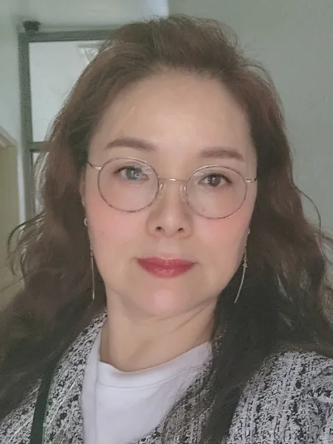 50대 이상 여성 고객이 AI 증명사진 제작에 사용한 일상 사진 (1번째 사진)