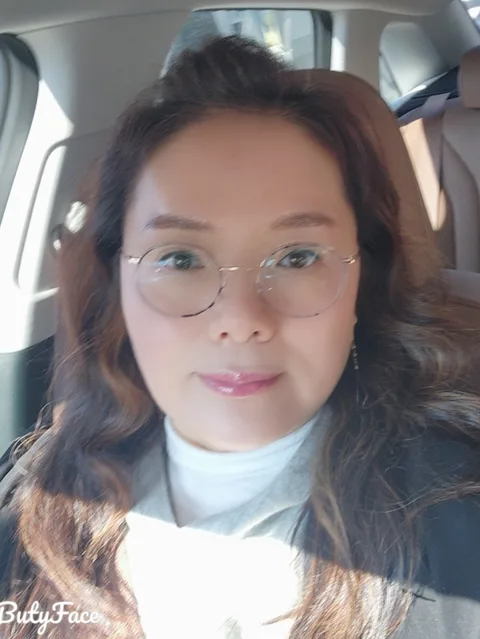 50대 이상 여성 고객이 AI 증명사진 제작에 사용한 일상 사진 (3번째 사진)