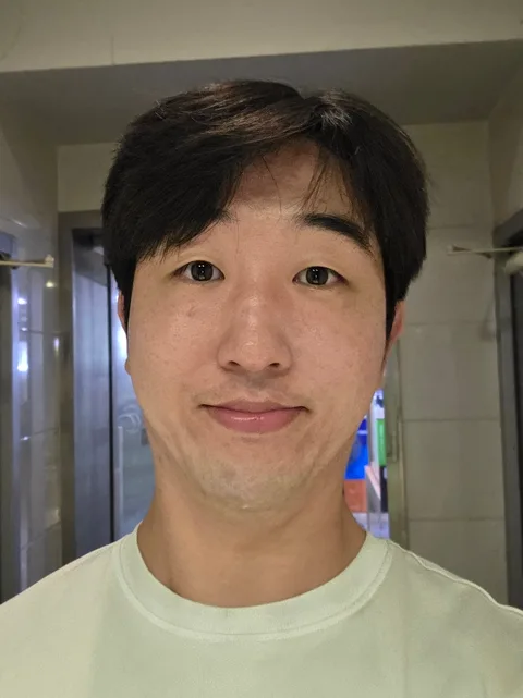 30대 남성 고객이 AI 증명사진 제작에 사용한 일상 사진 (1번째 사진)