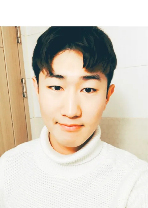20대 남성 고객이 AI 증명사진 제작에 사용한 일상 사진 (3번째 사진)
