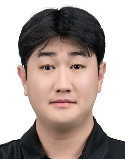 20대 남성 고객이 AI 증명사진 제작에 사용한 일상 사진 (2번째 사진)