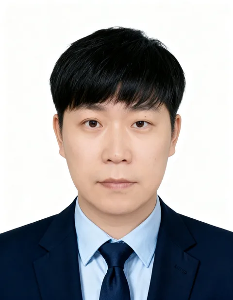 40대 남성 고객의 인핸즈 AI 증명사진 제작 결과 (1번째 사진)
