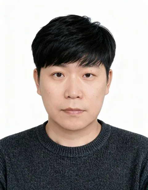 40대 남성 고객의 인핸즈 AI 증명사진 제작 결과 (2번째 사진)