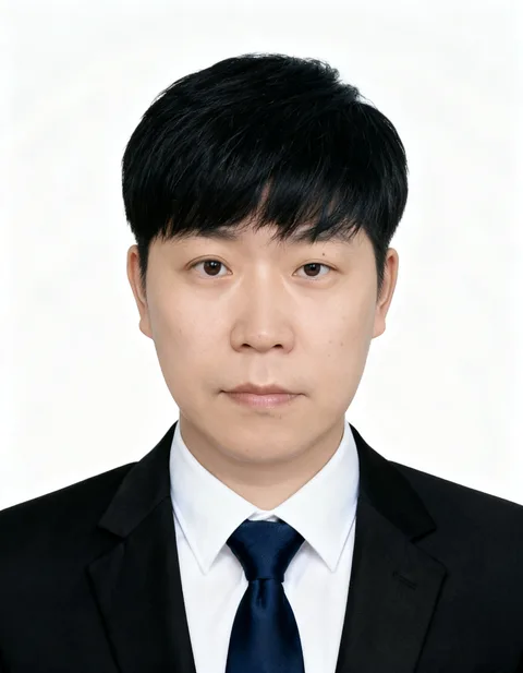40대 남성 고객의 인핸즈 AI 증명사진 제작 결과 (3번째 사진)