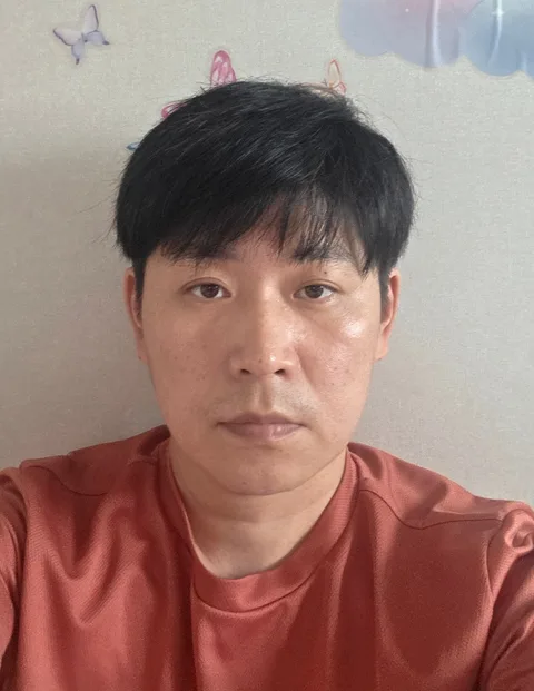 40대 남성 고객이 AI 증명사진 제작에 사용한 일상 사진 (1번째 사진)