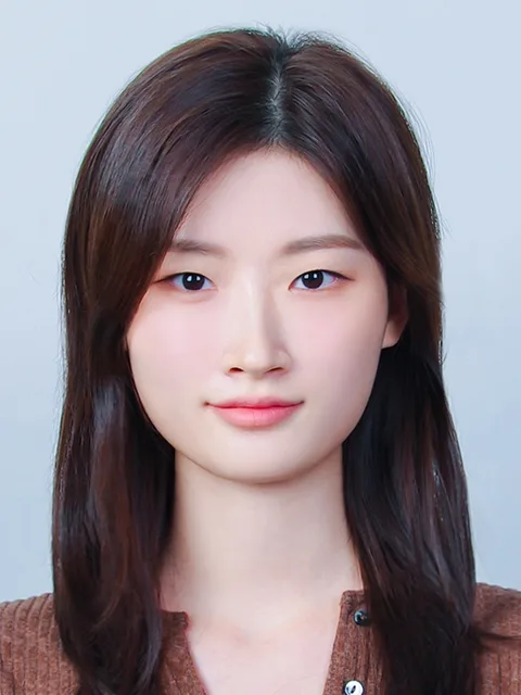 20대 여성 고객이 AI 증명사진 제작에 사용한 일상 사진 (2번째 사진)