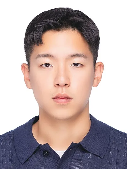 20대 남성 고객이 AI 증명사진 제작에 사용한 일상 사진 (2번째 사진)