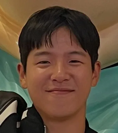 20대 남성 고객이 AI 증명사진 제작에 사용한 일상 사진 (3번째 사진)
