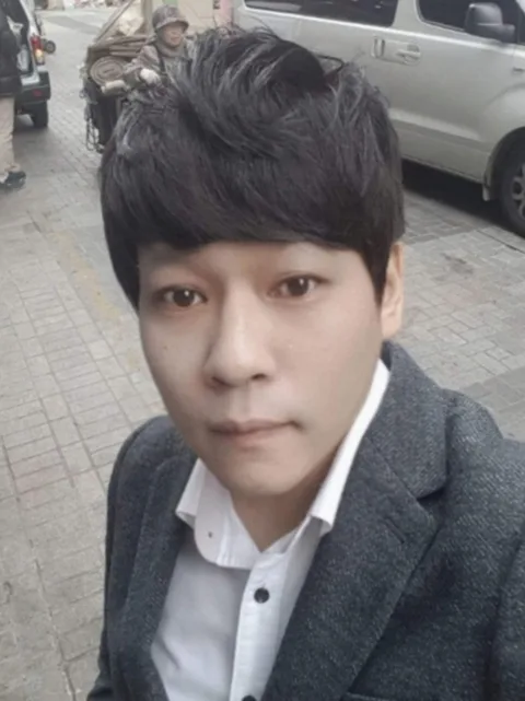40대 남성 고객이 AI 증명사진 제작에 사용한 일상 사진 (1번째 사진)